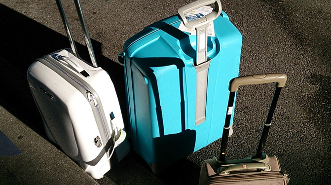Tuesday Starting point Intention Cum profiti de “dulapurile” de bagaje pe care le gasesti in gari si in  aeroporturi - Mihai Jurca
