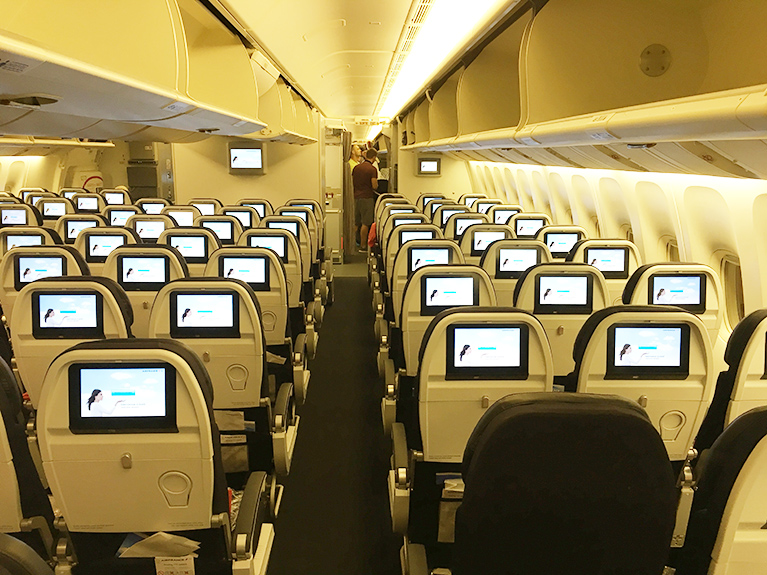 Cum "supravietuiesti" unui zbor lung, intercontinental. Tips and tricks 2 cabina-1