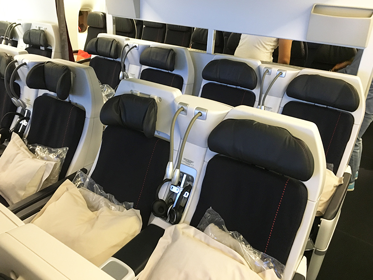 Cum "supravietuiesti" unui zbor lung, intercontinental. Tips and tricks 1 cabina-2