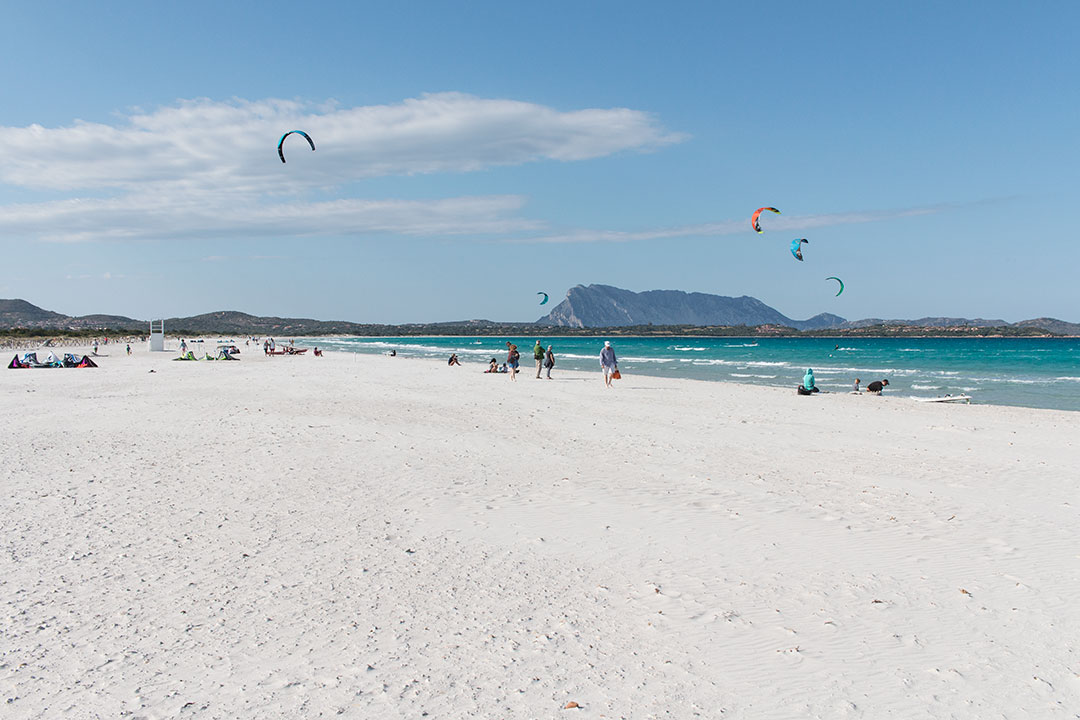 Superbissima plaja La Cinta din Sardinia, cu nisip alb fin si apa azurie 10 la-cinta-plaja-sardinia-11