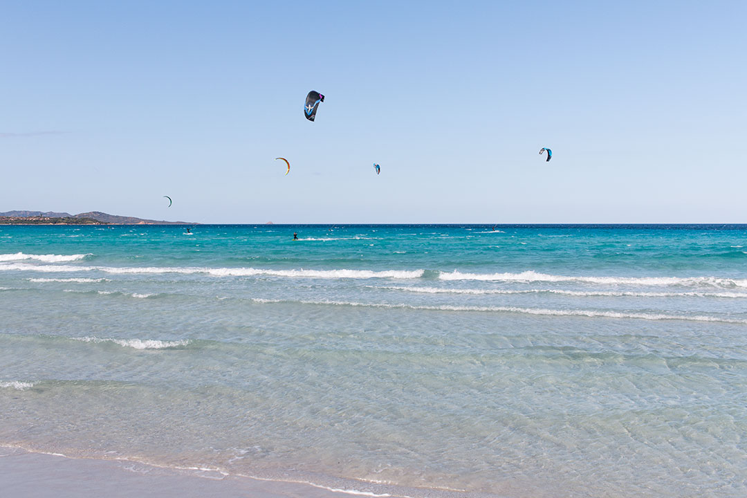 Superbissima plaja La Cinta din Sardinia, cu nisip alb fin si apa azurie 2 la-cinta-plaja-sardinia-5