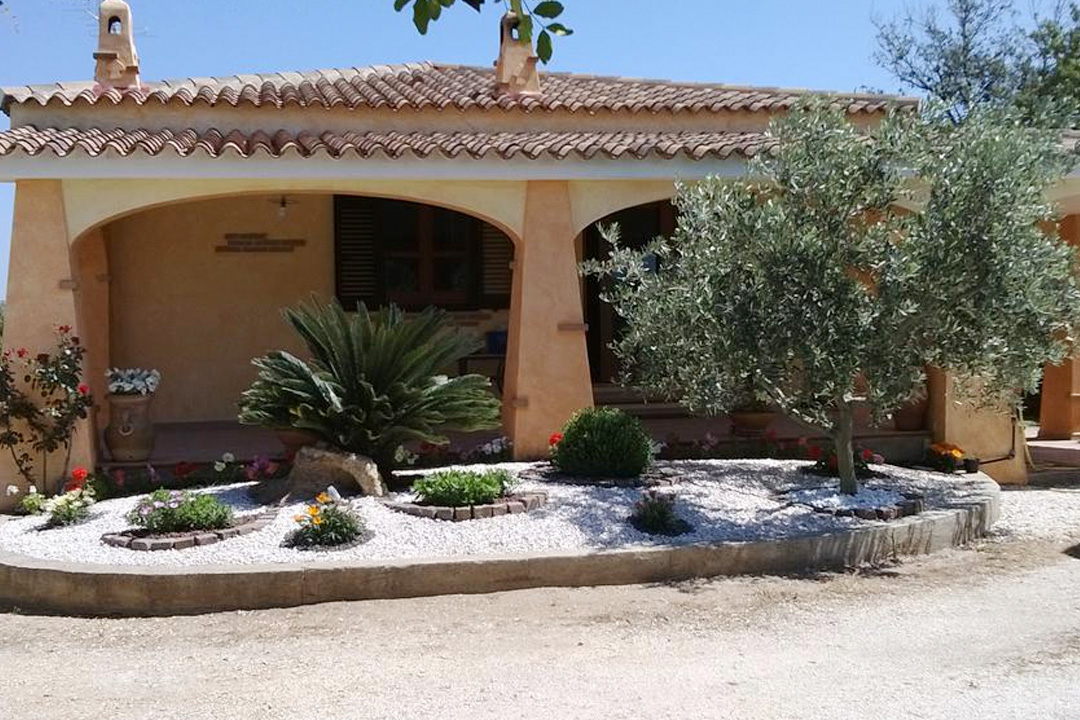 Apartamente si case faine in care am stat, pe AirBnb. Nisa, Sardinia si Glasgow 6 orosei-1